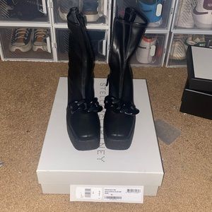 Mid ankle leather booties